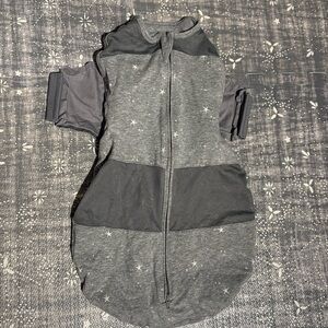 Happiest Baby 100% Organic SNOO Sleep Sack in gray with white stars - Size Small
